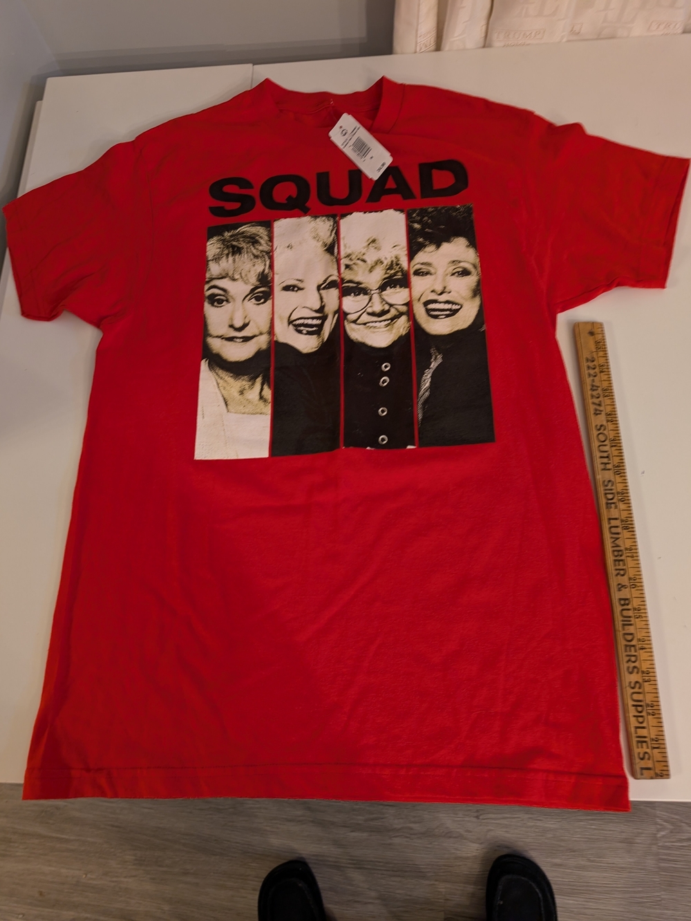 SQUAD Graphic Crewneck T-Shirt - Red Size Med Goldengirls Classic